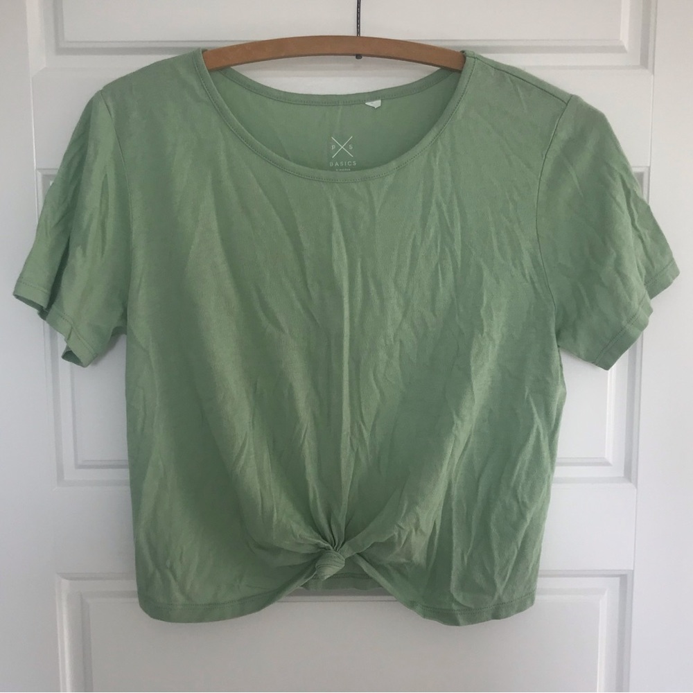 PacSun Basics // NWOT Knotted Crop-top
